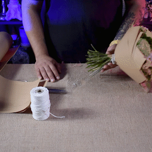 Подготовка юбки букета из крафт бумаги